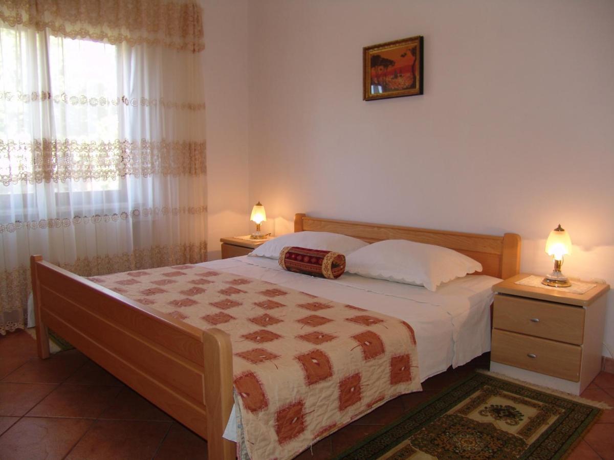 Apartments Bozica Krk Town Exterior foto