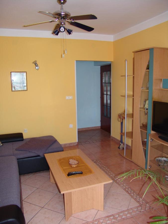 Apartments Bozica Krk Town Exterior foto